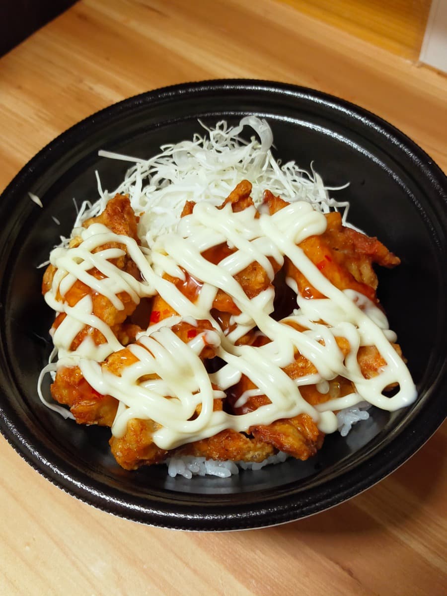 唐揚げマヨ丼【唐揚げ8個ご飯400グラム】
