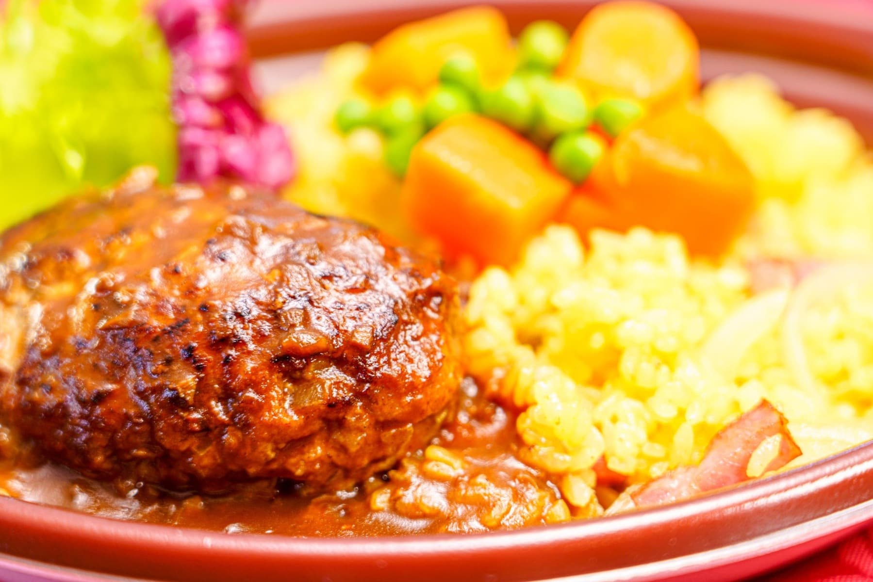 ハンバーグとカレーピラフ
